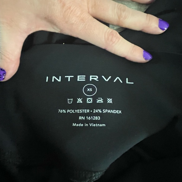 NWOT Black Interval leggings with pockets - Picture 3 of 5